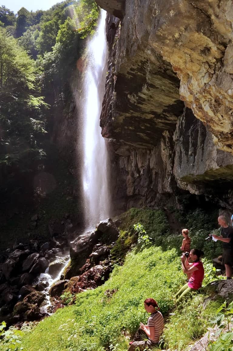 "Borov kamak" Wasserfall im späten Frühling - Foto: Naturpark Vachranski Balkan/Krasimir Lakovski