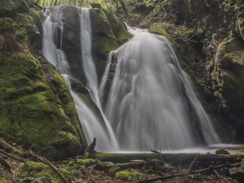 Wasserfall ohne Namen - Foto: Belasitsa Naturpark/Ilia Kochev Levkov
