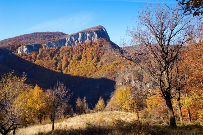 Karst-Tour: Aussicht am Wegesrand - Foto: Naturpark Vachranski Balkan/Krasimir Lakovski