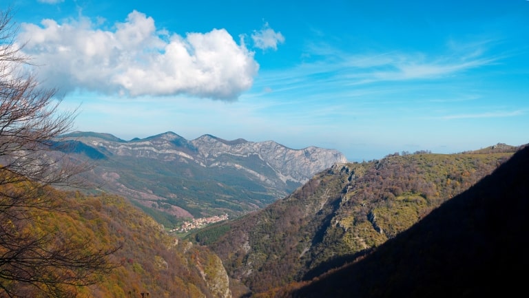 Ausblick oberhalb des “Borov kamak" Wasserfalls - Foto: Naturpark Vachranski Balkan/Krasimir Lakovski