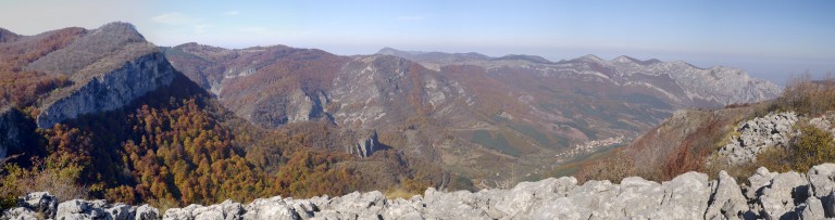 Panoramablick auf der Tour "Die geheimen Wege des Wassers: Karst" - Foto: Vrachanski Balkan Naturpark/Krasimir Lakovski